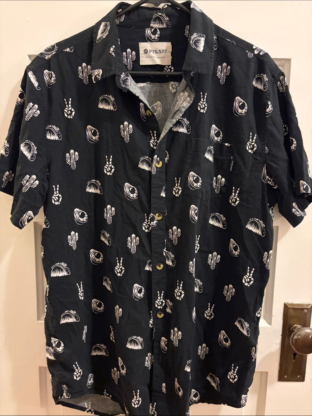 PYKNIC Black Short-Sleeve Casual Button-Down Shirt with White Print